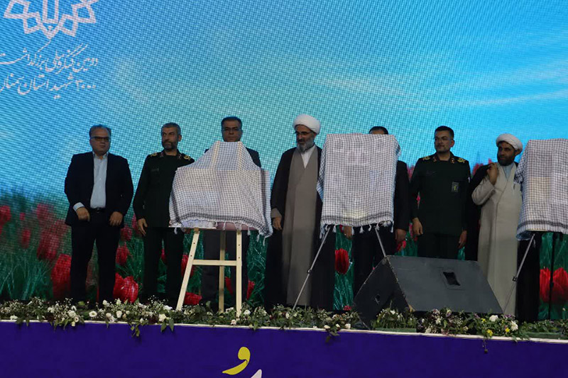 حضور سردار  غلامرضا سلیمانی در شب روایت فتح با  روایتگری نوجوانان و نمایشگاه‌های فرهنگی در فضایی معنوی و پرشور/ ایران پرچمدار صلح، آزادی و مقاومت است