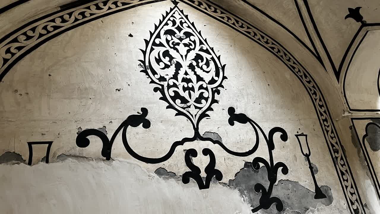 حمام قصلان در حد فاخرترین حمام‌های ایران است / لزوم احیای موزه سنگ و کاوش در تپه‌ی ۵۰۰۰ ساله