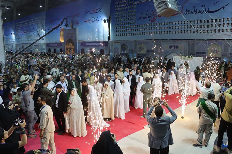 خانواده‌های شهدا، ستون‌های استوار انقلاب / ازدواج ۱۱۰ زوج جوان در سایه نام شهیدان / دکتر انوشه: شهدا معماران انسان‌سازی‌اند