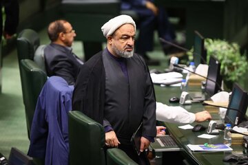 خوشحالی یک نماینده از برداشته شدن عمامه رسایی + عکس