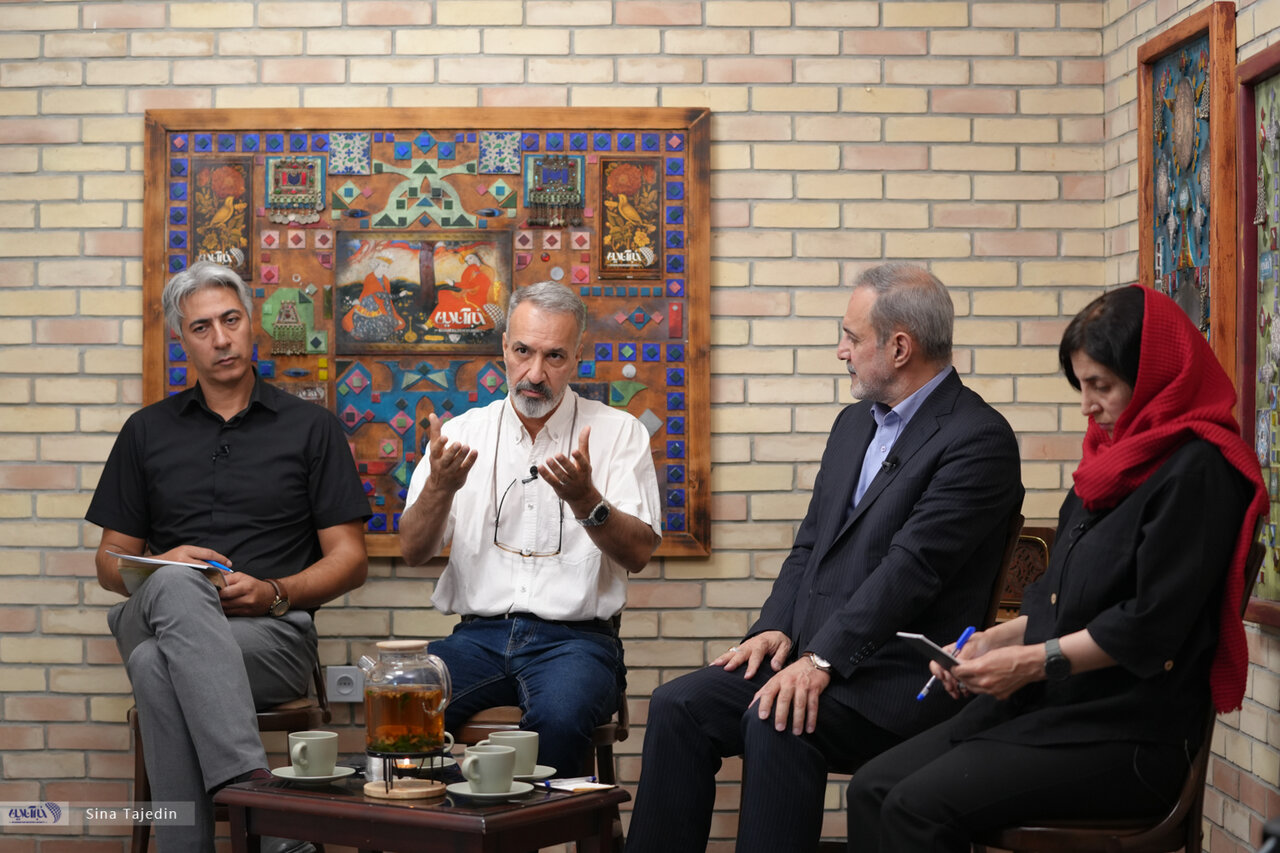 دانشآموزان سواد خواندن ندارند/ بخاطر کمبود نیرو از معلم ۸۰ ساله خواستهاند درس بدهد/ حال دانشآموزان در مدرسه خوب نیست