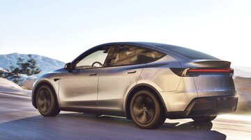 دختر جوان در آزمون رانندگی رد شد، چون ماشینش زیادی پیشرفته بود! / عکس