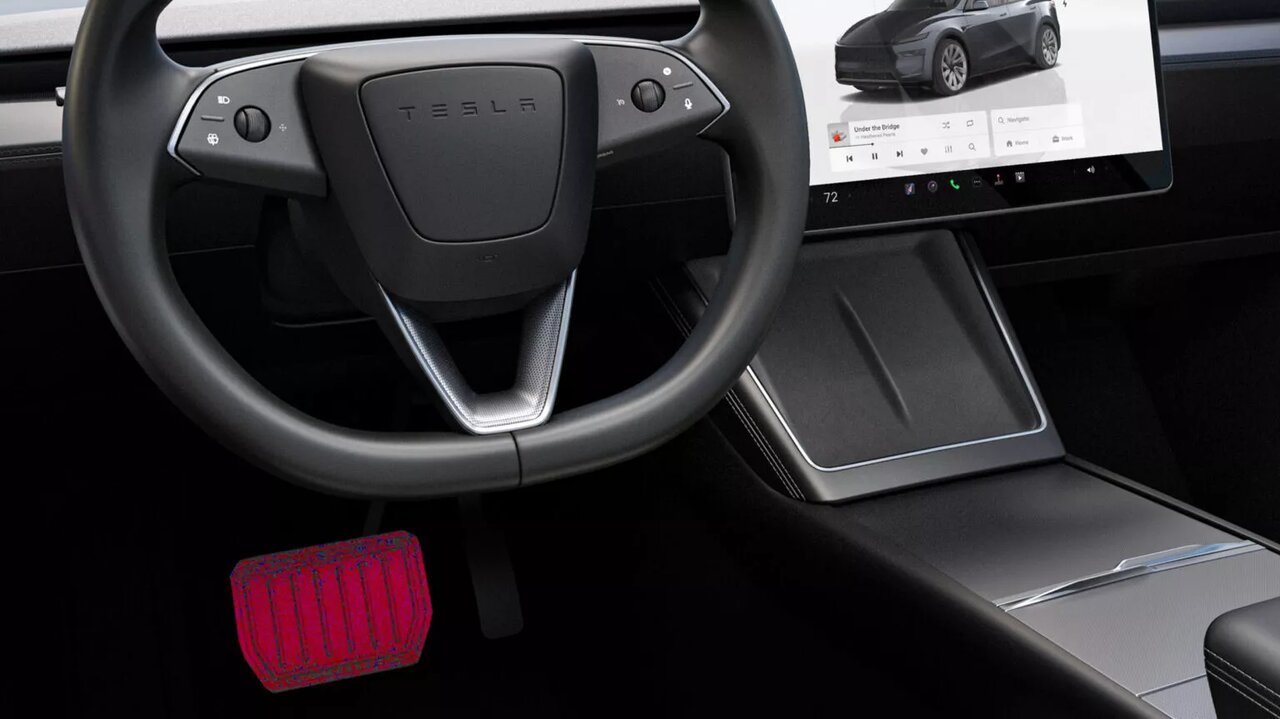 دختر جوان در آزمون رانندگی رد شد، چون ماشینش زیادی پیشرفته بود! / عکس