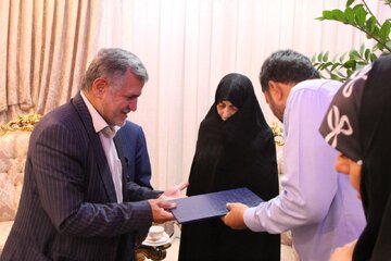 دیدار اعضای حزب موتلفه با خانواده شهید شادمانی/ از روایت دبیرکل موتلفه از درخواست سردار شادمانی تا خاطره احسان شادمانی از خوابی که درباره پدرش دیدند