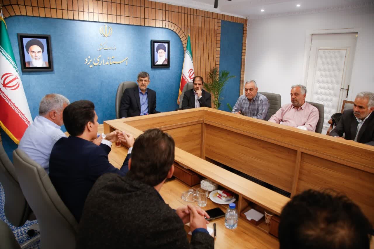 دیدار اعضای ستاد دکتر پزشکیان شهرستان میبد با استاندار یزد دیدار اعضای ستاد دکتر پزشکیان شهرستان میبد با استاندار یزد