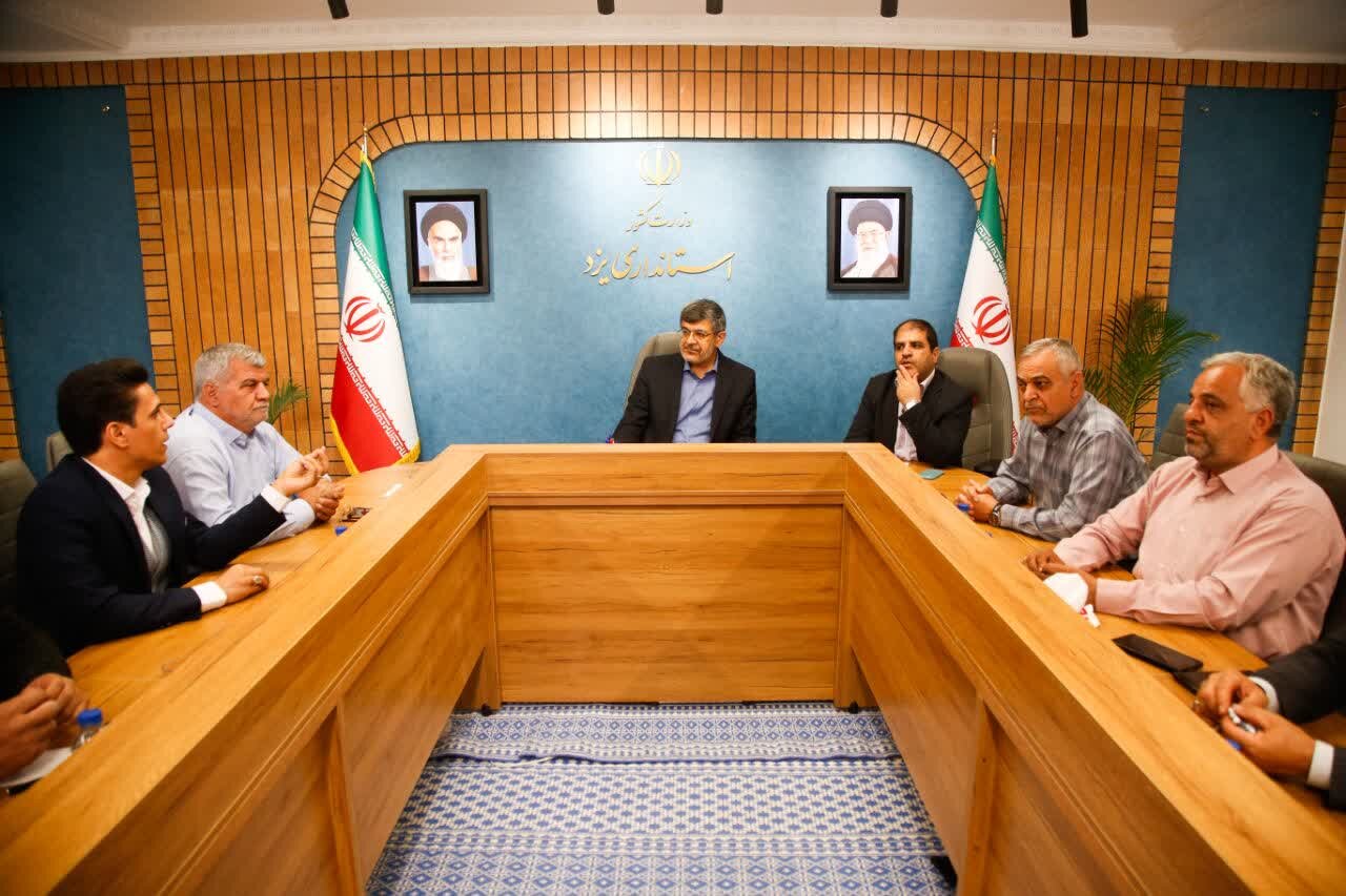 دیدار اعضای ستاد دکتر پزشکیان شهرستان میبد با استاندار یزد دیدار اعضای ستاد دکتر پزشکیان شهرستان میبد با استاندار یزد