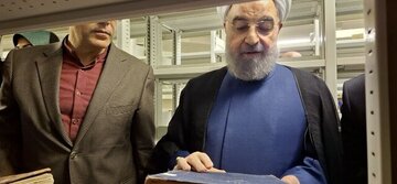 رئیس جمهوری اسبق کتابخانه‌اش را اهدا کرد/ روحانی مشغول تدوین چه کتاب‌هایی است؟