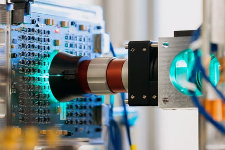 رایانه نوری مایکروسافت سرعت هوش مصنوعی را ۱۰۰ برابر میکند