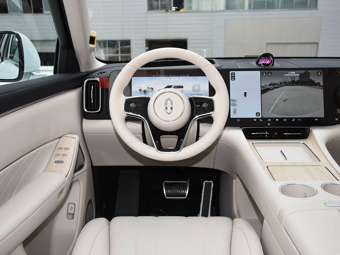 رکوردشکنی ایمنی خودروی چینی: Aito M8 با کسب بالاترین امتیاز ایمنی و برد ۱۵۲۵ کیلومتری