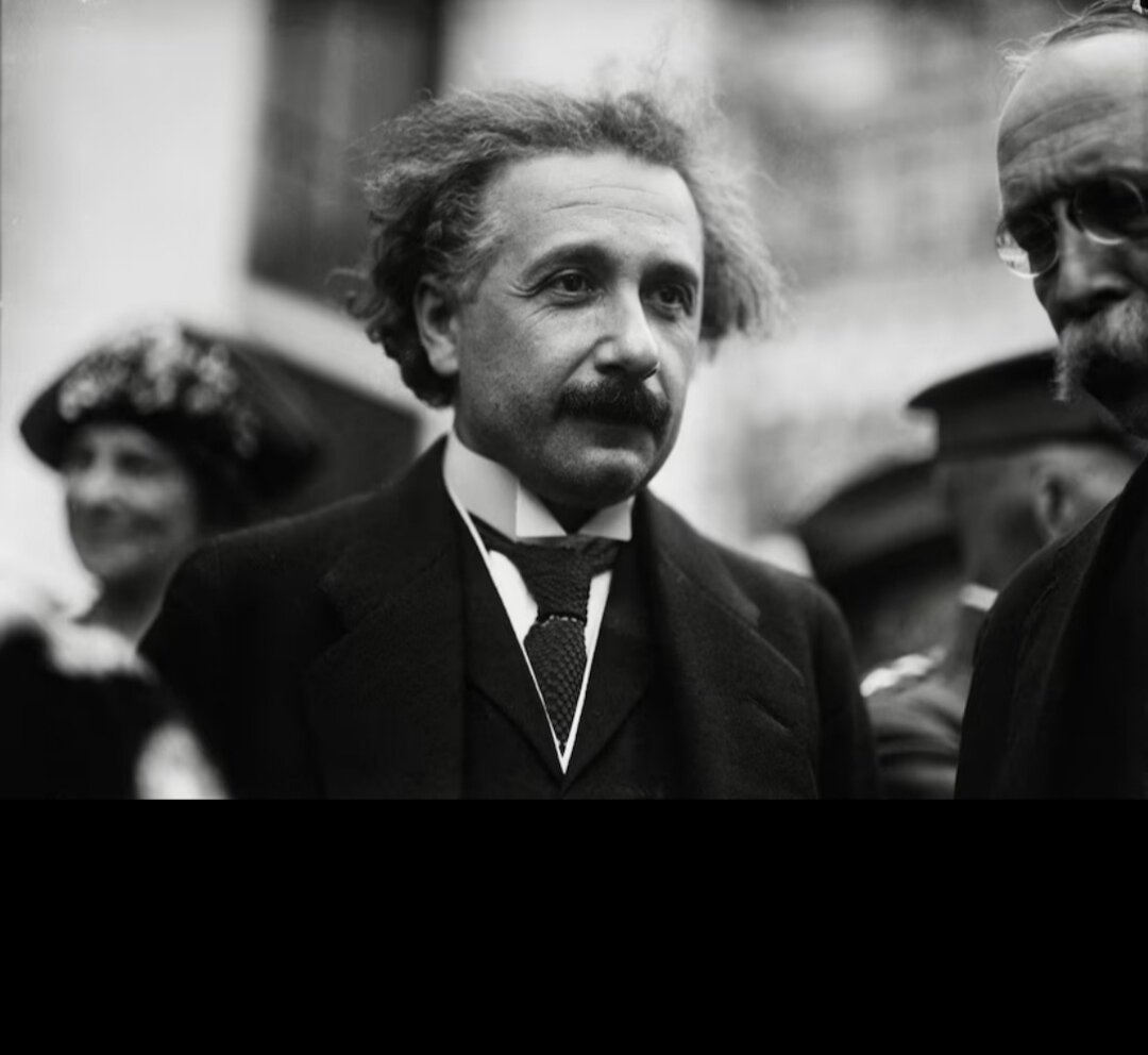 زندگی پرماجرای اینشتین: از پرونده ۱۴۰۰ صفحهای در FBI تا فرزندی که هرگز او را ندید