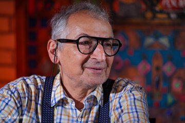 زیباکلام: صداوسیما با ۲۹همت بودجه ،چقدر مردم را به خدا و پیغمبر نزدیک کرده؟/ پدر جد پزشکیان هم نمی تواند جلوی بعضی بودجه ها را بگیرد