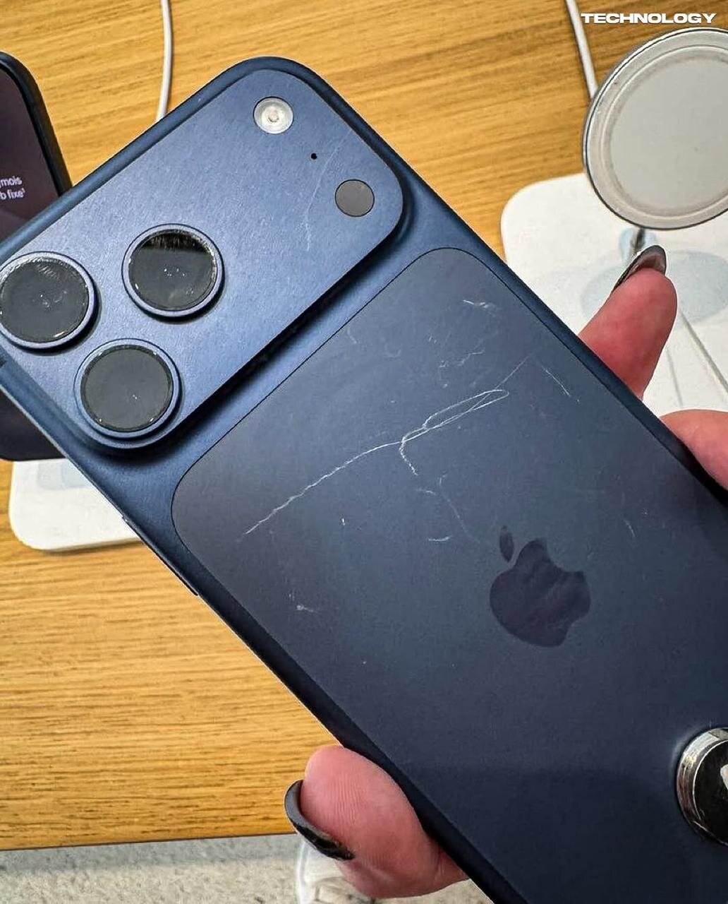 زیبای حساس / آیفون ۱۷ پرو در برابر کلید و سکه کم آورد