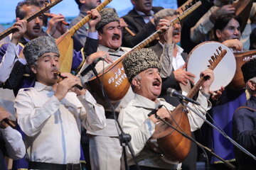 ساز عاشیق‌ها برای جشنواره بین‌المللی در اردبیل کوک می‌شود