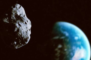 سیارکی عجیب که ۶۰ سال است زمین را تعقیب میکند