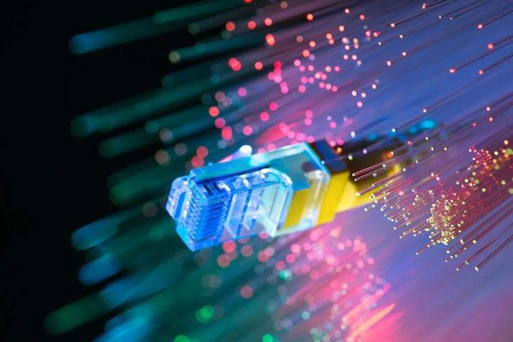 سیم‌کشی داخلی منازل در طرح توسعه فیبر نوری رایگان می‌شود