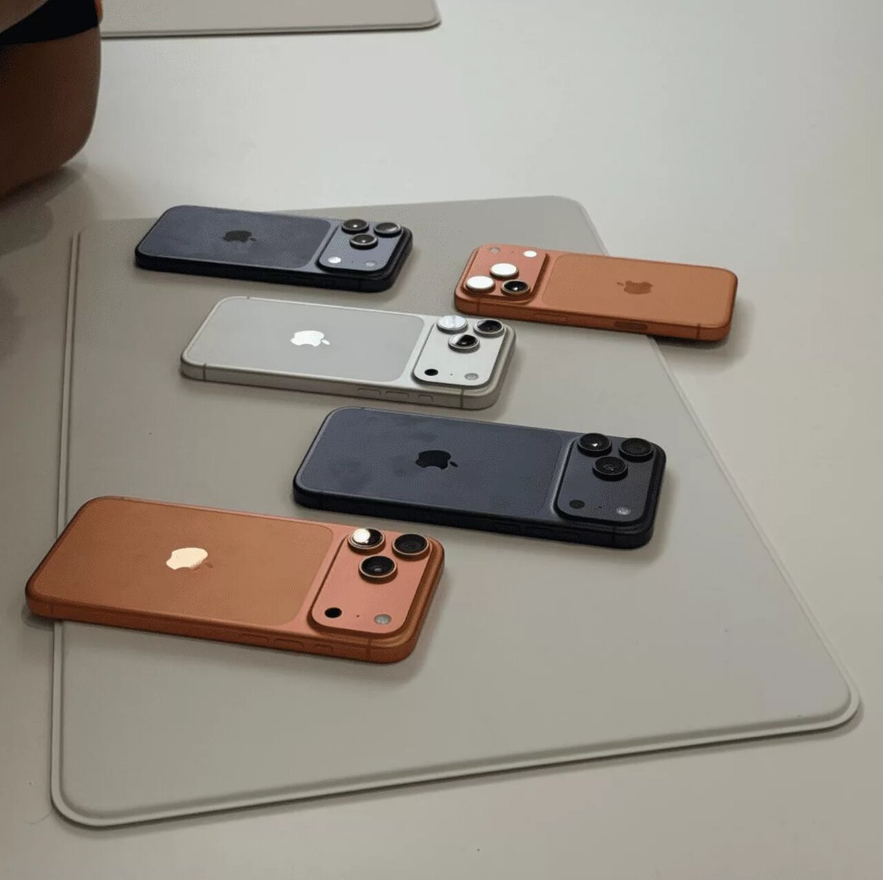 شرکتی که به تمام کارمندان خود آیفون ۱۷ پرومکس هدیه داد