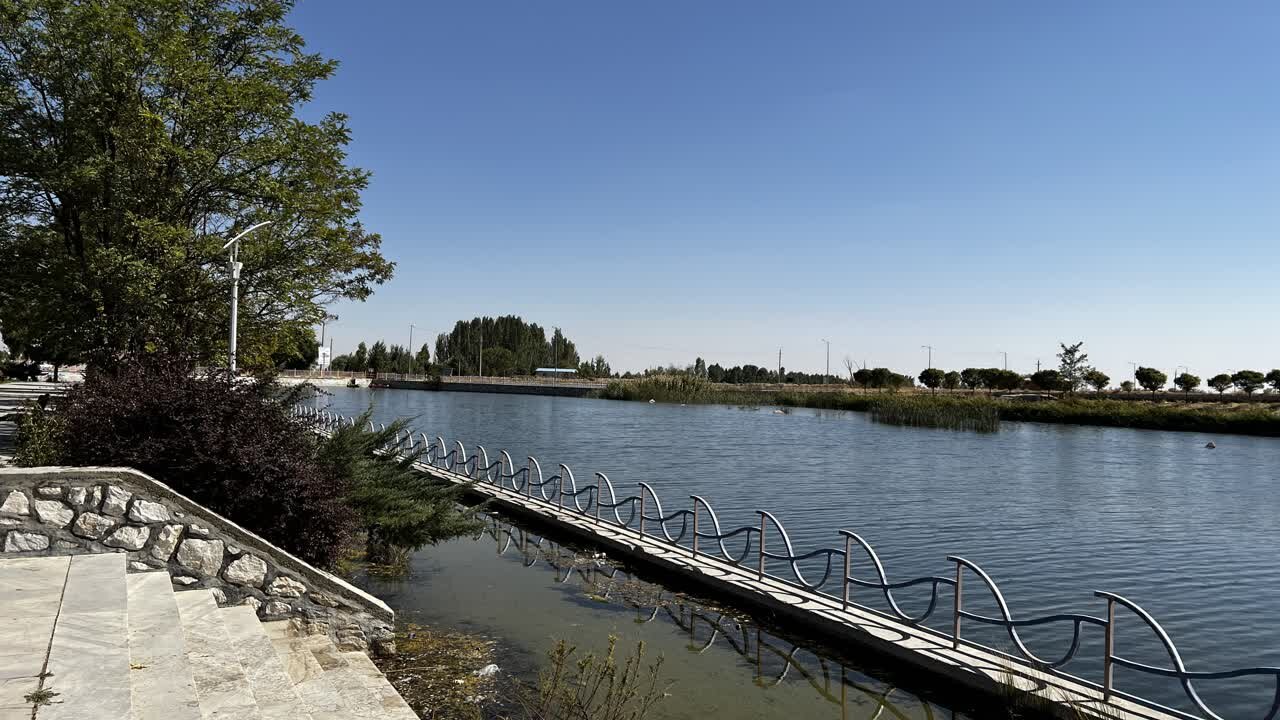 شهردار قروه: آماده واگذاری زمین ۴۴ هکتاری سراب کوثر به سرمایه‌گذاران بوم‌گردی هستیم