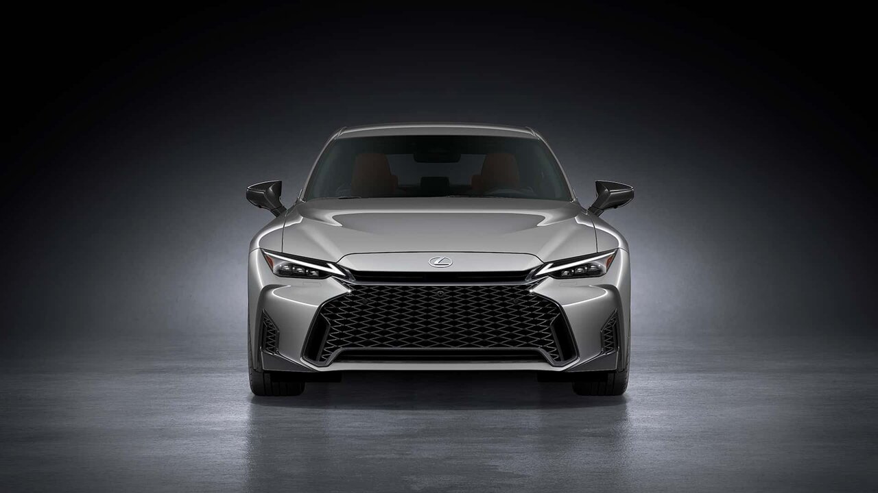 طراحی تویوتا به لکسوس رسید / فیسلیفت سدان جذاب ژاپنی معرفی شد /عکس
