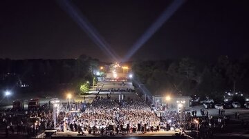 طنین صدای موسیقی در تخت جمشید