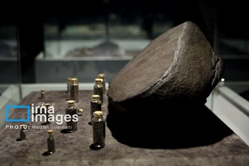 عکس | شهابسنگ ۲۱ کیلوگرمی از برج آزادی سردرآورد