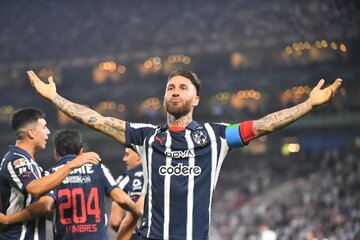 عکس | هدیه جذاب راموس به یک ایرانی رسید!