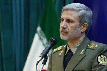 فرمانده کل ارتش: دشمن را زیر نظر داریم/ با هر کار اشتباه دشمن به شدت برخورد خواهیم کرد