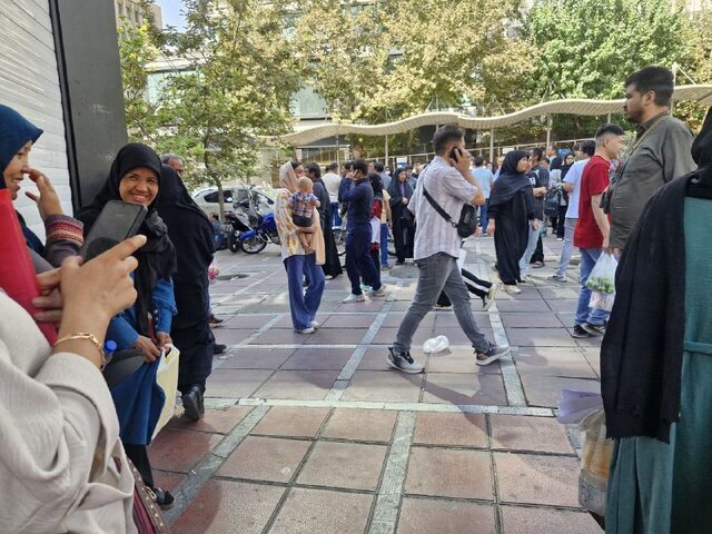 ماجرای ازدحام اتباع افغان در مقابل پلیس مهاجرت/ عکس