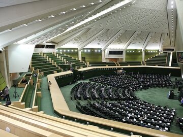 مجلس سه هفته تعطیل شده است؟ اطلاعیه مرکز ارتباطات رسانه قوه مقننه درباره برنامه کاری تا ۵ مهرماه