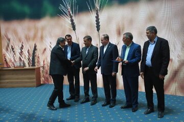 مدیر جهادکشاورزی شهرستان بروجن در جمع افتخارآفرینان ملی کشاورزی