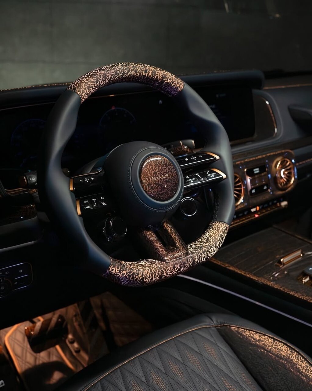 مرسدس بنز G کلاس منصوری، با درهای رولزرویس و نوشته عربی /عکس