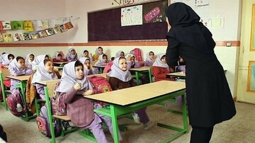 معلمان ابتدایی در هر کشور چقدر دستمزد میگیرند؟