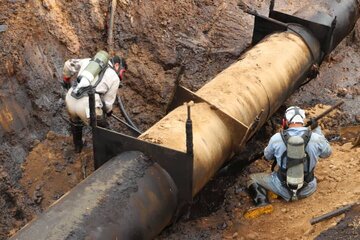 مهار موفقیت‌آمیز نشتی خط لوله نفت در لب سفید توسط نیروهای عملیاتی شرکت نفت مسجدسلیمان