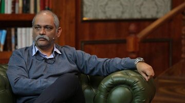 نادر فلاح با ببر سفید بنگال در باغوحش بغداد