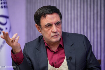 ناصر ایمانی: مکانیسم ماشه هیچ پیامد نظامی ندارد/ تندرو ها بر تصمیمات حاکمیتی تأثیرگذار نبوده و نیستند/ مکانیسم ماشه صرفاً جنبه سیاسی و اقتصادی دارد