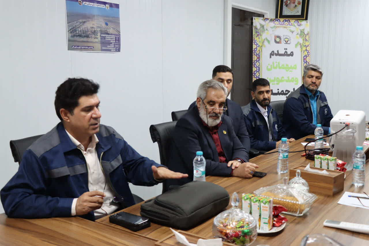 نشست محمدرضا صباغیان با مدیرعامل و تعدادی از مسئولان شرکت سنگآهن مرکزی ایران نشست محمدرضا صباغیان با مدیرعامل و تعدادی از مسئولان شرکت سنگآهن مرکزی ایران