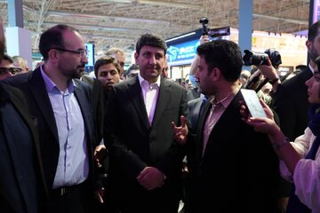 وزیر ارتباطات از غرفه رایتل در نمایشگاه الکامپ ۱۴۰۴ بازدید کرد