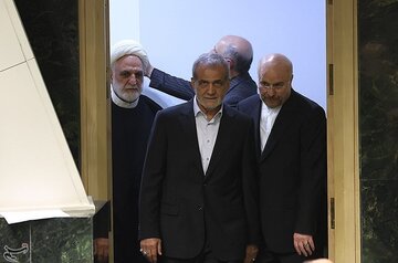 پزشکیان به بهارستان رفت/ آغاز جلسه غیر علنی مجلس با حضور رئیسجمهور