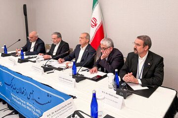 پزشکیان در دیدار با فعالان ضدجنگ: تحریمها پایان راه نیست/ گفتوگو با پرهیز از زورگویی و از موضع برابر معنا مییابد