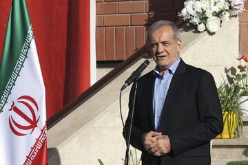 پزشکیان: دولت همه بسترهای لازم را برای موفقیت دانشآموزان فراهم میکند