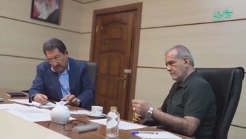 پزشکیان پولوشرت پوشید و به وزارت صمت رفت! + عکس