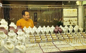 پیشبینی قیمت طلا و سکه در ۵ مهر ۱۴۰۴/ طلا از سد ۱۰ میلیون تومان عبور میکند؟