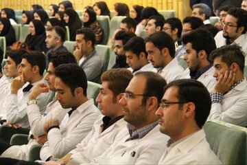 چالشهای ناتمام رشته پزشکی/ کلاسها به صورت فلهای تشکیل میشود