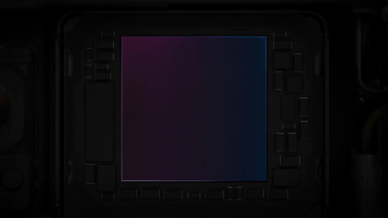 چرا دوربین سلفی آیفون ۱۷، مهمترین ارتقاء امسال اپل است؟