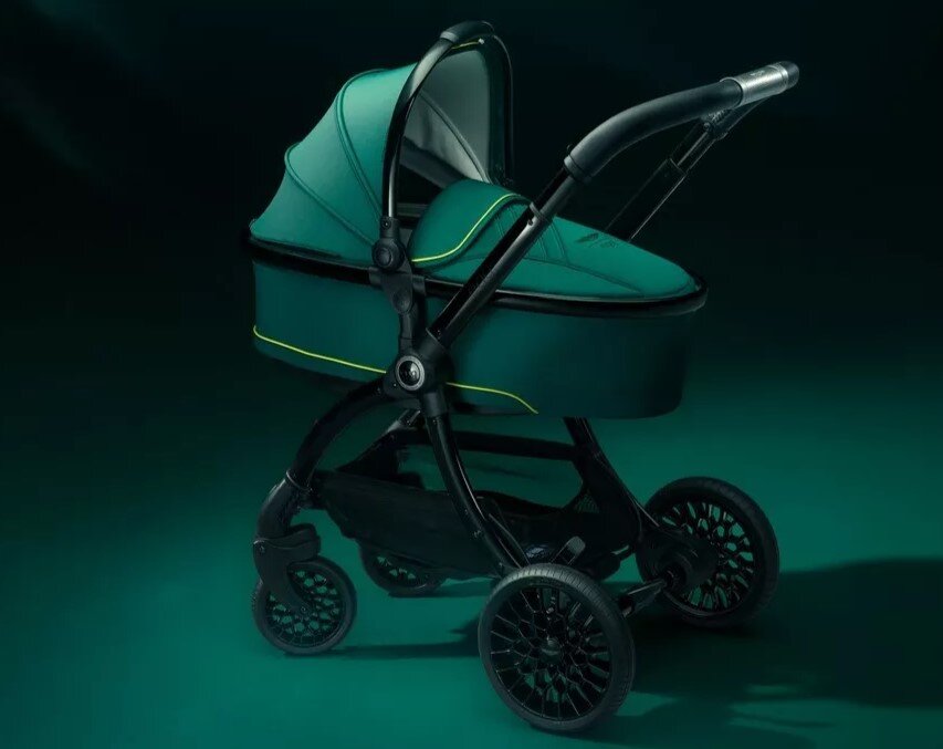 کالسکه بچه با قیمت ۳۰۰ میلیون تومانی / محصول عجیب استون مارتین/ عکس