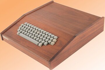 کامپیوتر چوبی اپل با قیمت سرسامآور حراج شد