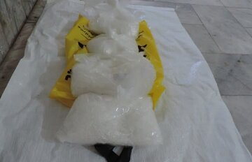 کشف ۲کیلوگرم شیشه با شلیک پلیس