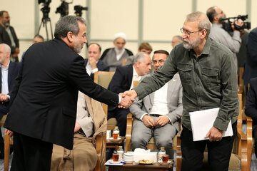 کنایه لاریجانی به خبرنگار صدا و سیما/ پاسخ عراقچی درباره همکاری با دبیر جدید شعام چه بود؟