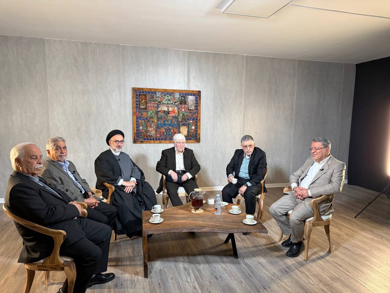 گزارشگرانی که برای گزارش جنگ جلوتر از خط مقدم رفتند/ حضور مدیران صدا و سیما در دوران جنگ در recive.ir