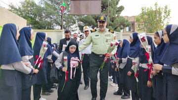 یاد پدری که نیست با دستان فرمانده زنده شد