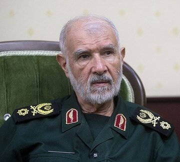 یک فرمانده سپاه: رهبری ماه شب اول بودند و ماه کامل شدند/ امام به طلبه ها گفتند اگر خودم را بالاتر از شما بدانم از ابلیس پست تر هستم